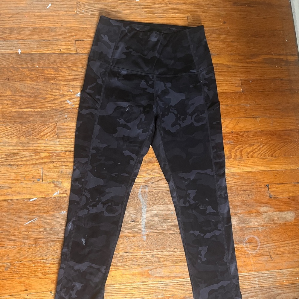 Camo legging (tight fitting)